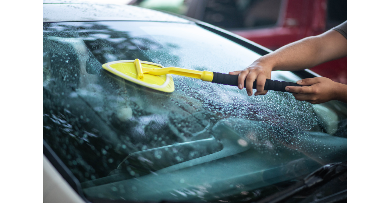 How to Deep Clean Your Windscreen After Winter