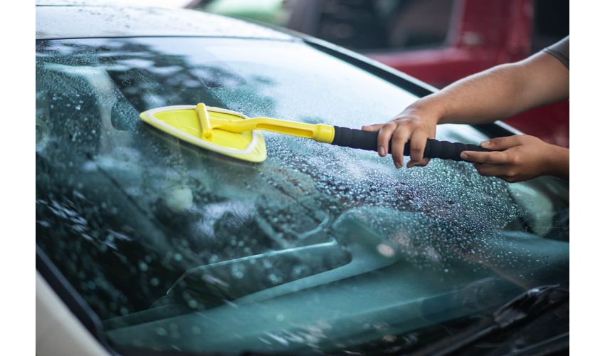 How to Deep Clean Your Windscreen After Winter
